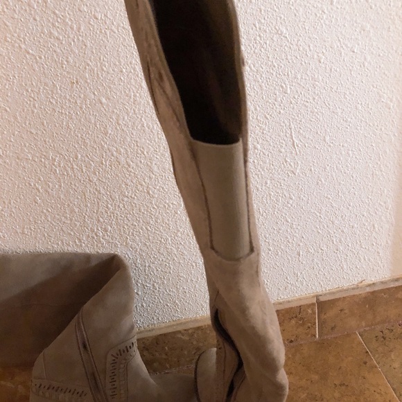 Vince Camuto Focy Verona Heeled Boots - Picture 7 of 7